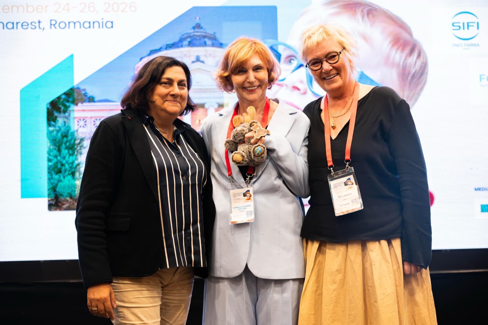 Dr. Daniela Cioplean împreună cu Prof. Dominique Bremond-Gignac (Franța) și Prof. Eva Larsson (Suedia).